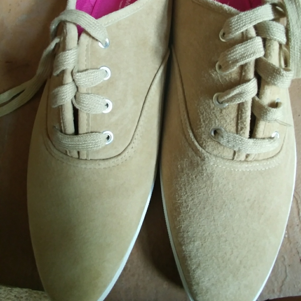 Tan suede Isaac Mizrahi sneakers